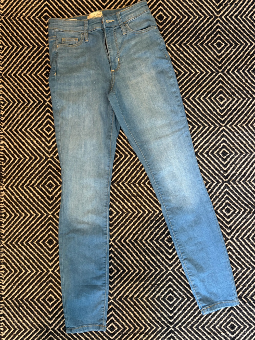 Universal Thread Classic Women's Light Blue Skinny Jeans 00 24”